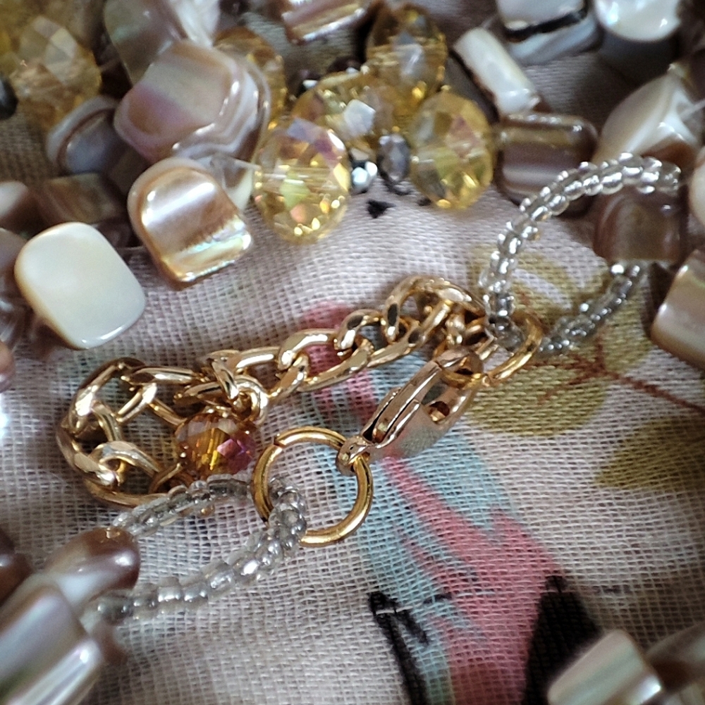 Mother of Pearl Seashell Sea Shell Extra Long Canary AB Beads Vintage Necklace - Picture 5 of 15